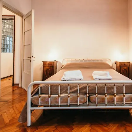 Library - Candela Lejlighed Stresa