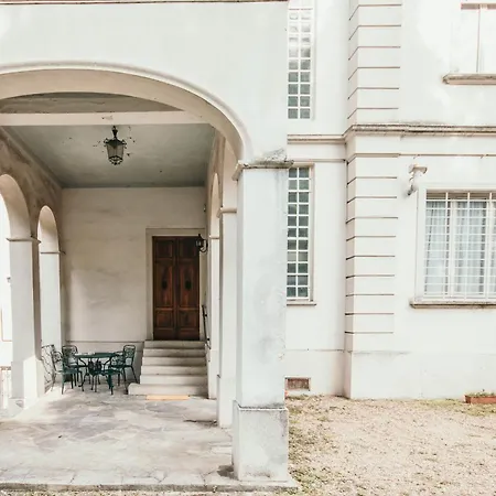 Library - Candela Lejlighed Stresa