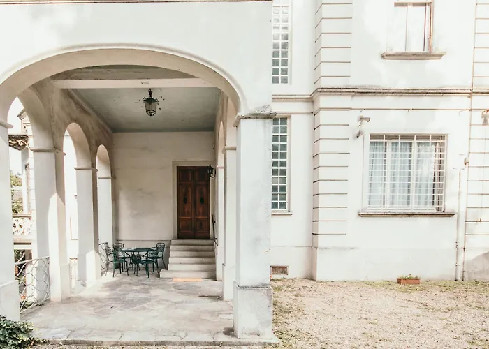 Library - Candela Apartamento Stresa